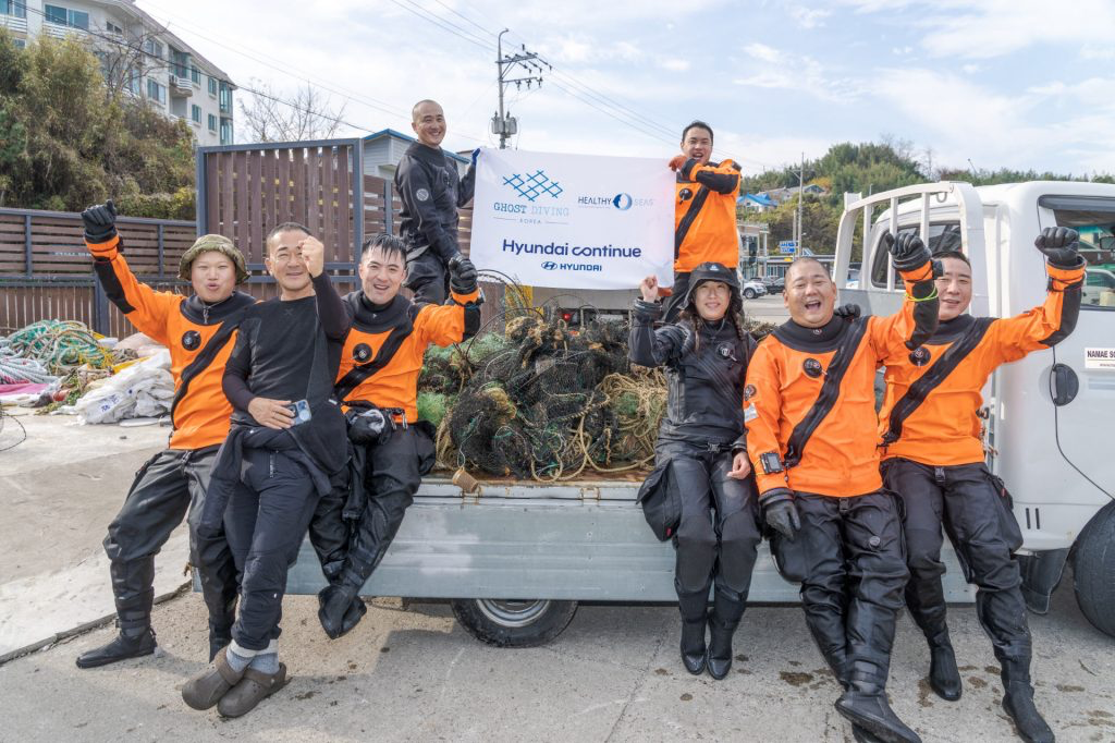 Partnerstvo između tvrtke Hyundai Motor i Healthy Seasa nastavlja se razvijati izvan Europe Hyundai i Healthy Seas su u suradnji s Ghost Diving timom iz Koreje izveli dvije misije čišćenja u Gangwonu i Provinciji Namae na sjeveroistoku Južne Koreje