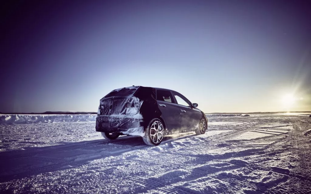 Videozapisi na kojima se prikazuju zimska testiranja prototipa potpuno novog i20 N zadivili su svijet. U Arjeplogu u Švedskoj, novi i20 N testirao je Thierry Neuville, vozeći se kroz snježni krajolik.